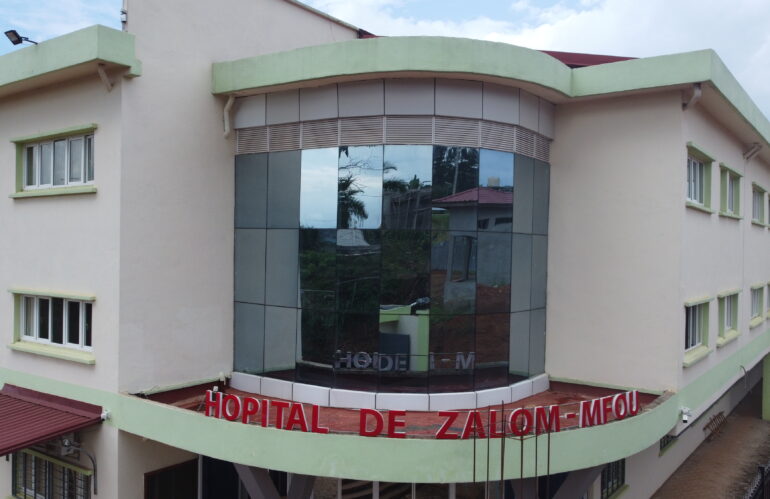 Une façade de l’hôpital Adlucem de ZALOM-MFOU